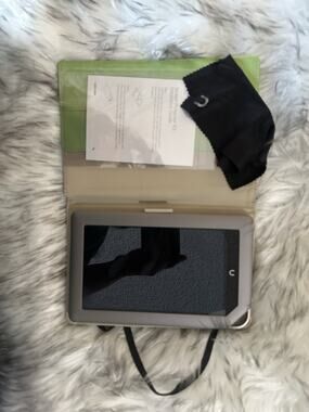 Barnes & Noble Nook Color 7" 8GB Gray Wi-Fi Tablet Bundle Case/Protector/Cloth
